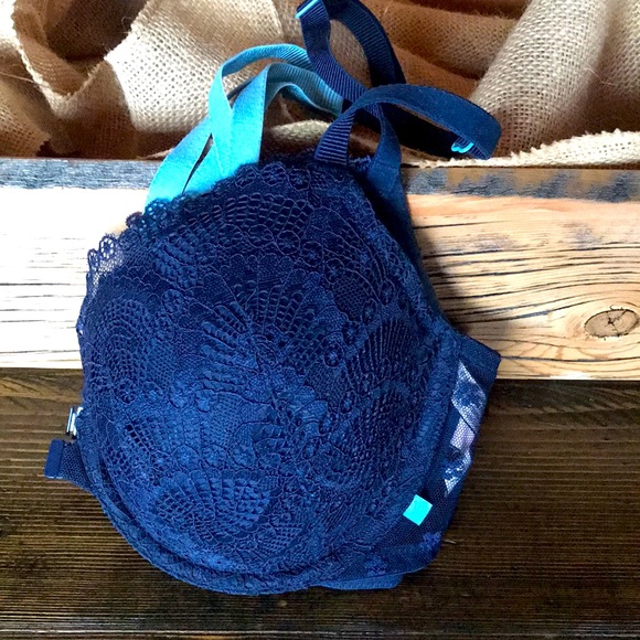 Navy Victoria’s Secret Demi - Picture 6 of 6